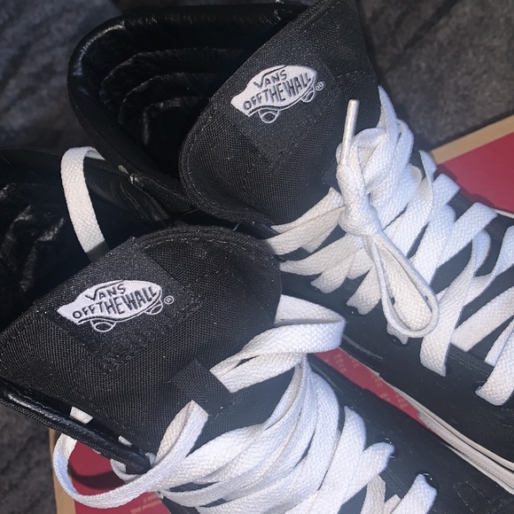 Men Vans off the wall … - Picture 2 of 4